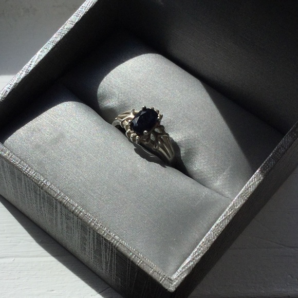 Silver Onyx Ring - Picture 2 of 3